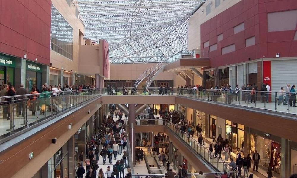 Σύσκεψη στο Μέγαρο Μαξίμου: Σενάριο ν' ανοίξουν νωρίτερα malls και χώροι εστίασης